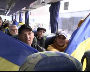 Мешканці Олешок вже в Україні: Зеленський повідомив про завершення гуманітарної місії