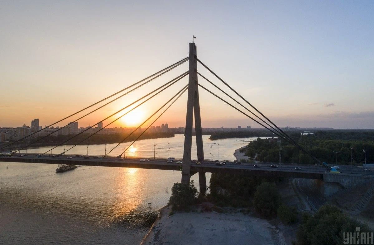 У Києві приліт біля Північного мосту: в КМДА розповіли, як відбувається рух транспорту